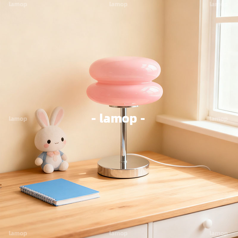 クリーム色のレトロなベッドサイドテーブルランプ、ミッドセンチ - Decor Lighting Table Lamps のレビューと価格