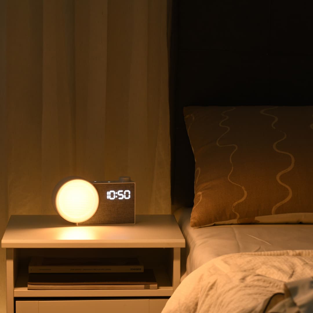WILIT LEDナイトライト目覚まし時計、ホワイトノイズ＆ - Decor Lighting Table Lamps のレビューと価格